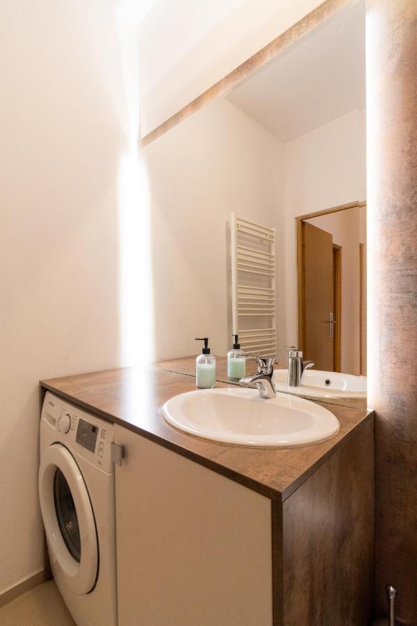 Ardor Apt - Bright And Secluded Apartment In The Heart Of Old Town Braşov Exterior foto